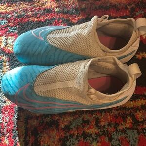 Boys Nike Phantoms Ghost Soccer Cleats Size 4